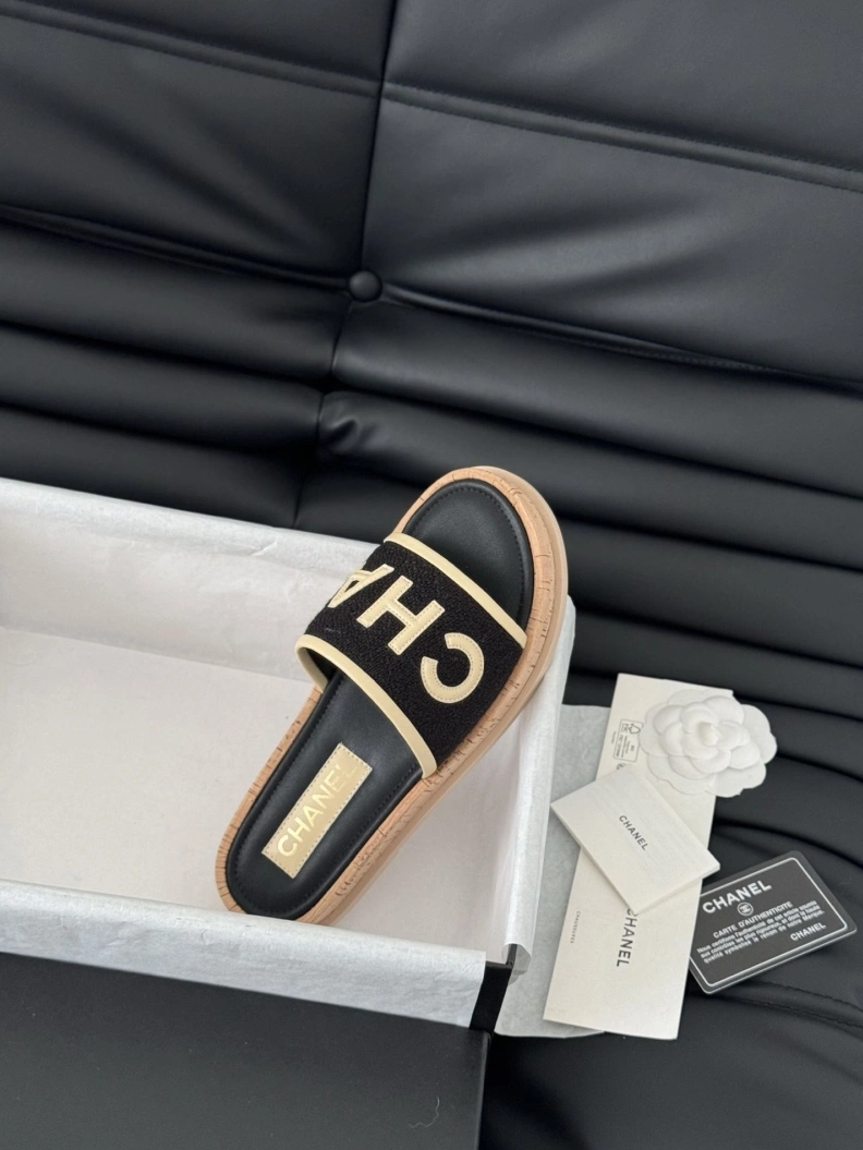 Comfortable Chxnxl Slippers 119044