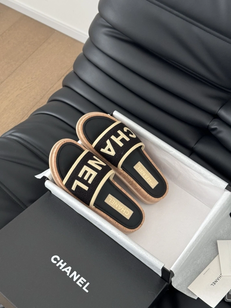 Comfortable Chxnxl Slippers 119044