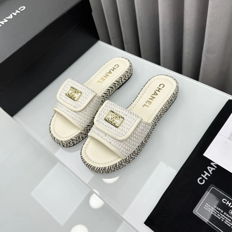 Lightweight Chxnxl Slippers 119035