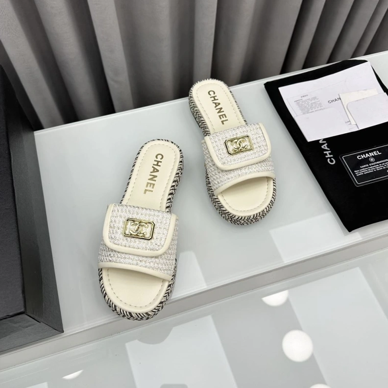 Lightweight Chxnxl Slippers 119035