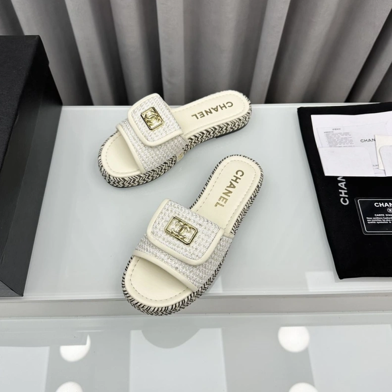 Lightweight Chxnxl Slippers 119035