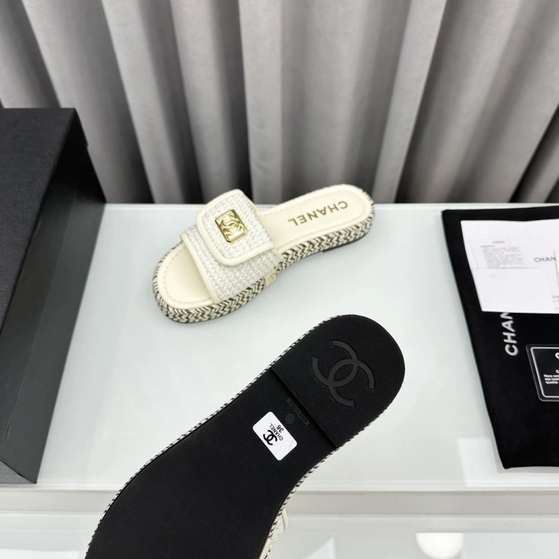 Lightweight Chxnxl Slippers 119035