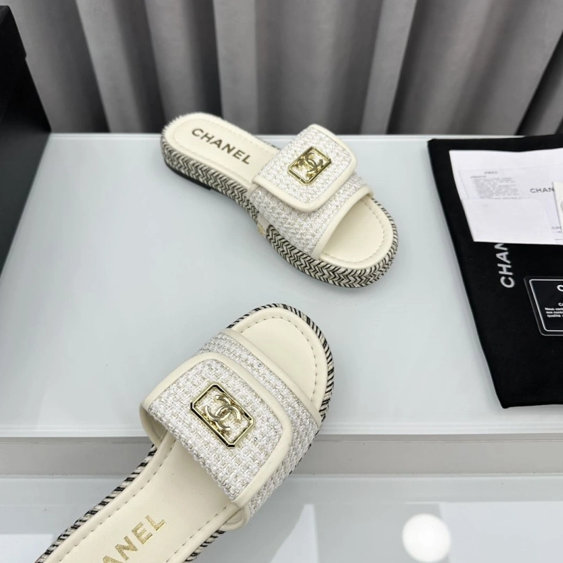 Lightweight Chxnxl Slippers 119035