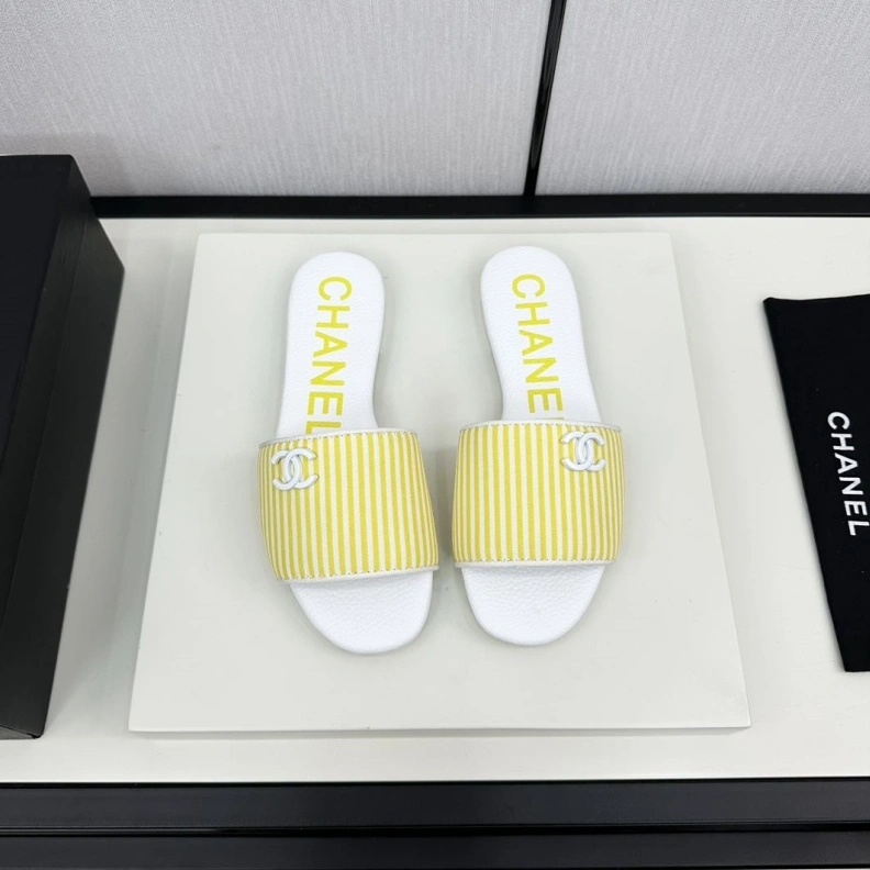 Trendsetting Chxnxl Slippers 119032