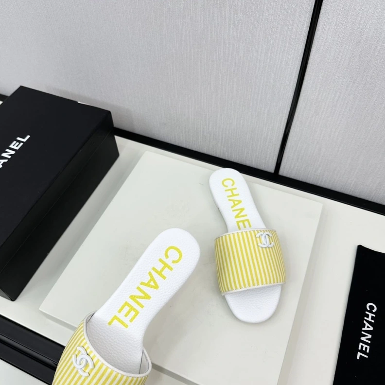 Trendsetting Chxnxl Slippers 119032