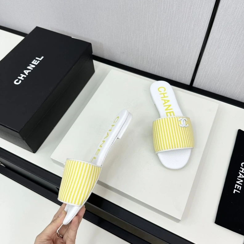 Trendsetting Chxnxl Slippers 119032