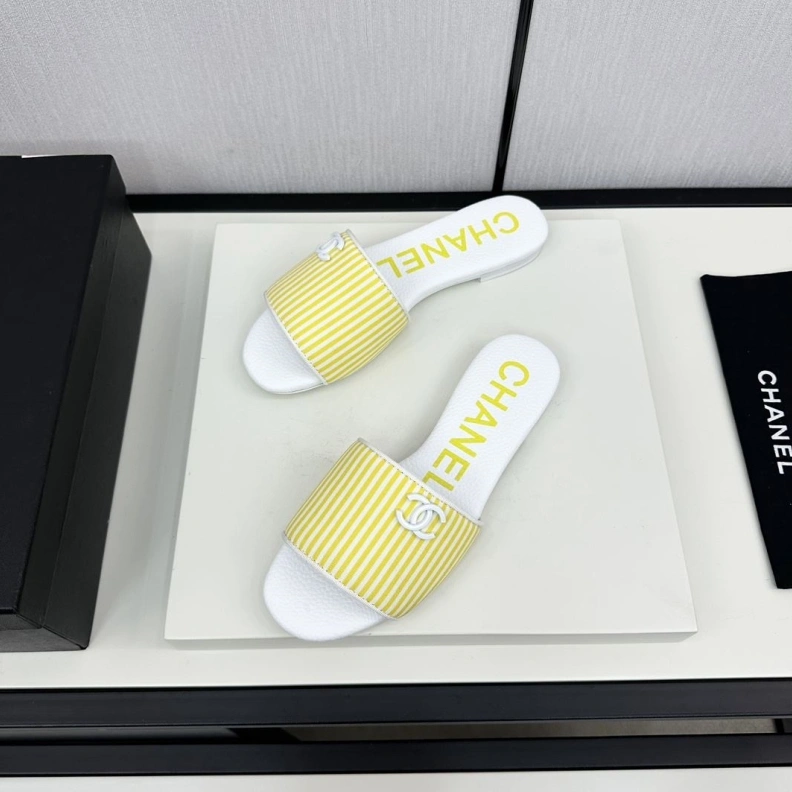 Trendsetting Chxnxl Slippers 119032