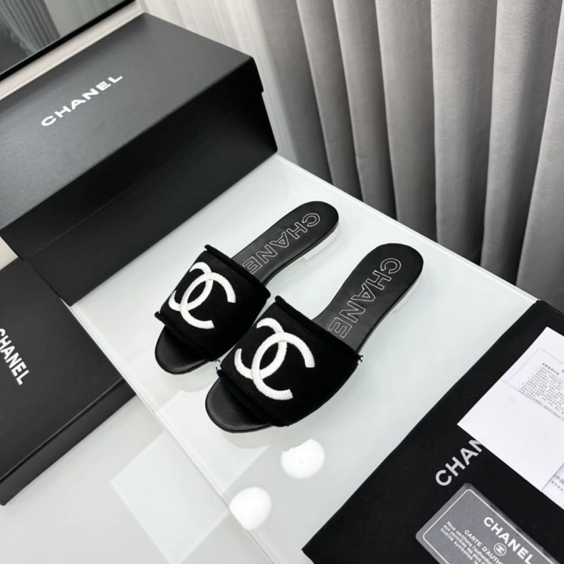 ModernLook Chxnxl Slippers 119028