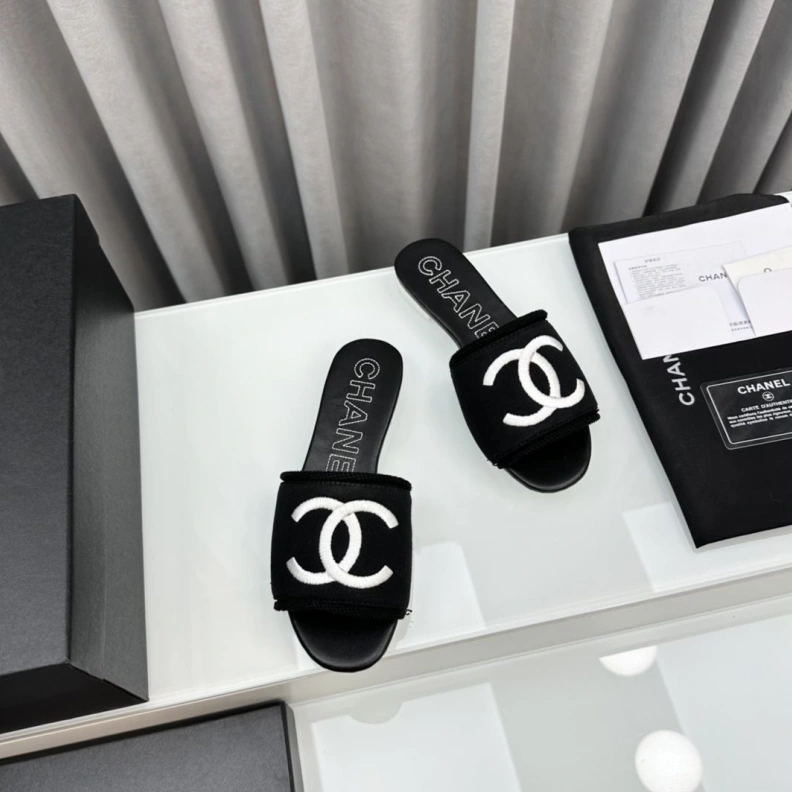 ModernLook Chxnxl Slippers 119028