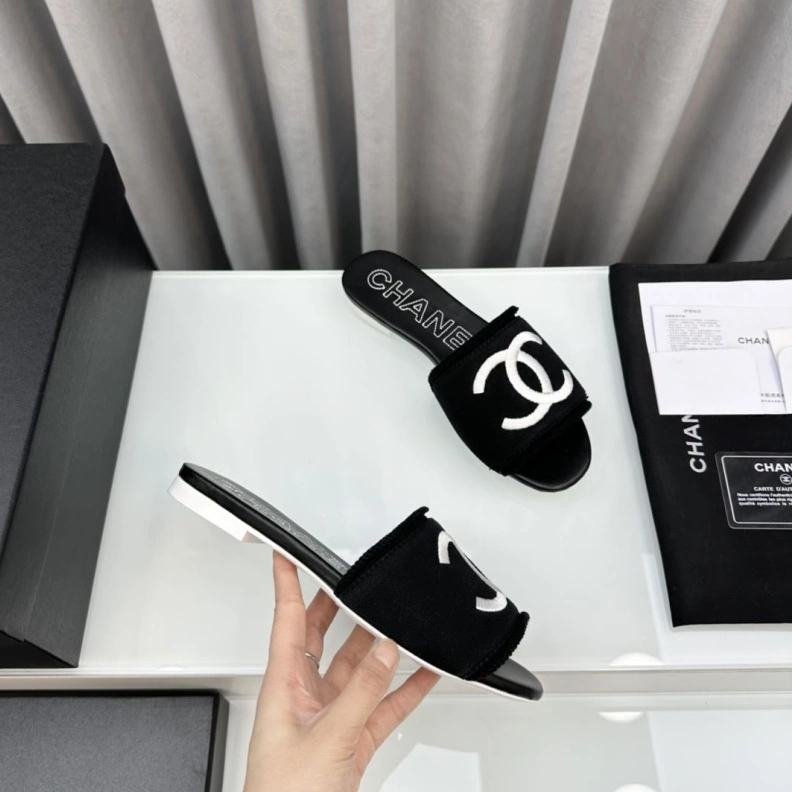 ModernLook Chxnxl Slippers 119028