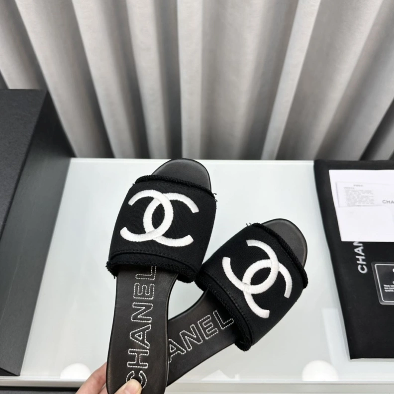 ModernLook Chxnxl Slippers 119028