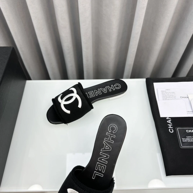 ModernLook Chxnxl Slippers 119028