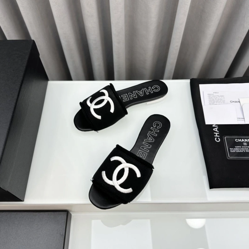 ModernLook Chxnxl Slippers 119028