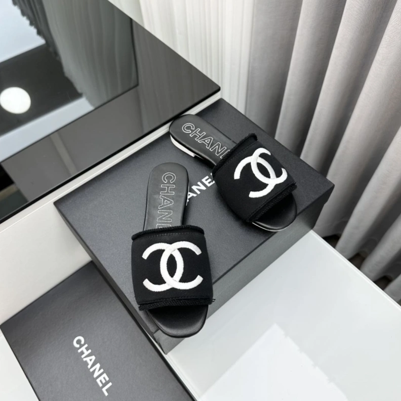 ModernLook Chxnxl Slippers 119028