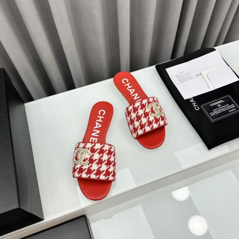 Breathable Chxnxl Slippers 119029