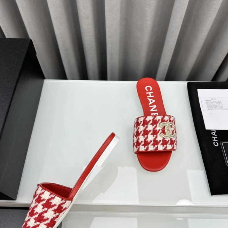 Breathable Chxnxl Slippers 119029