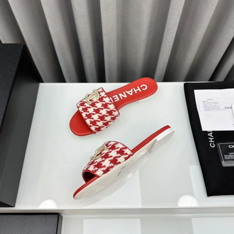 Breathable Chxnxl Slippers 119029