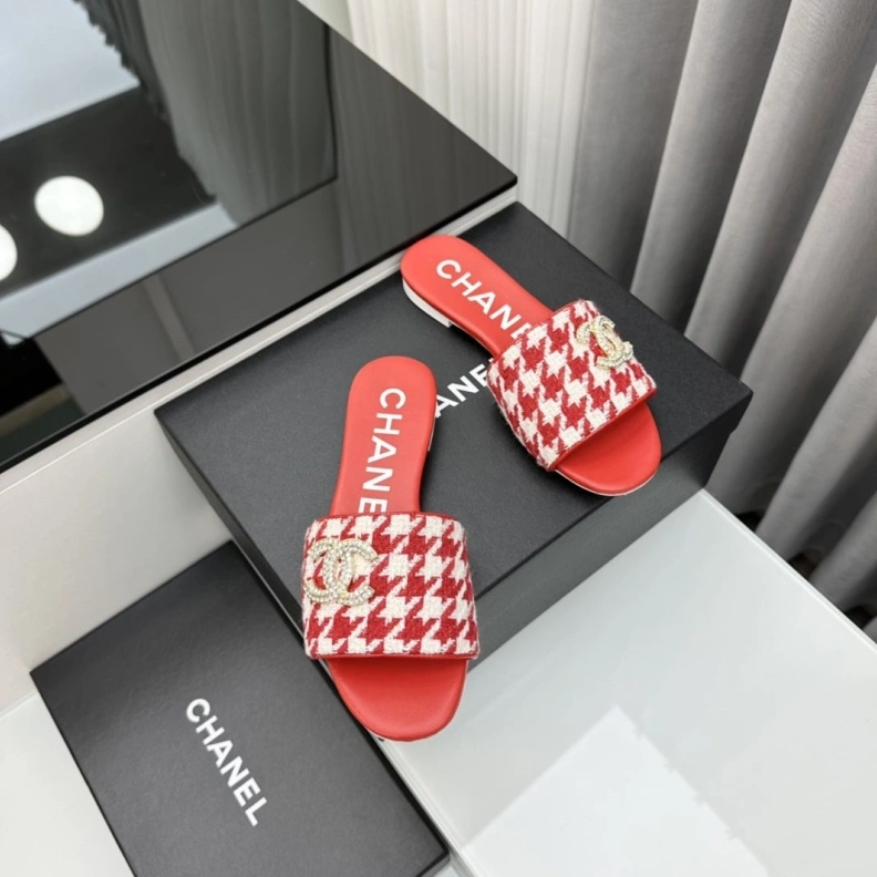Breathable Chxnxl Slippers 119029