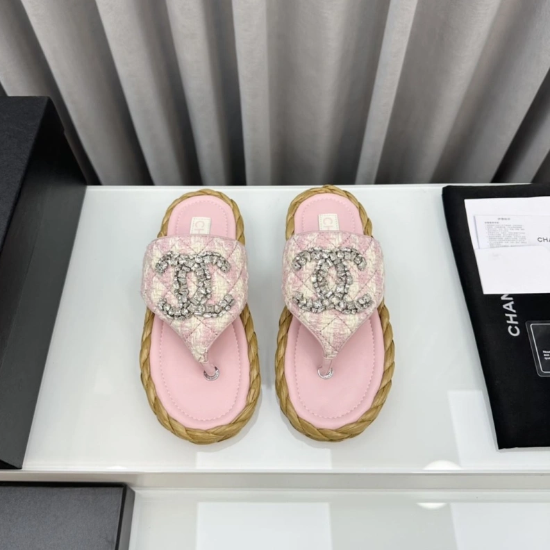 Trendsetting Chxnxl Slippers 119027