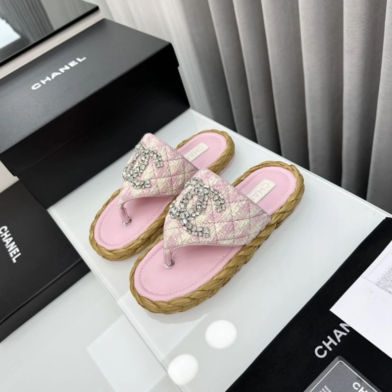 Trendsetting Chxnxl Slippers 119027