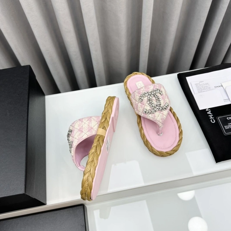 Trendsetting Chxnxl Slippers 119027