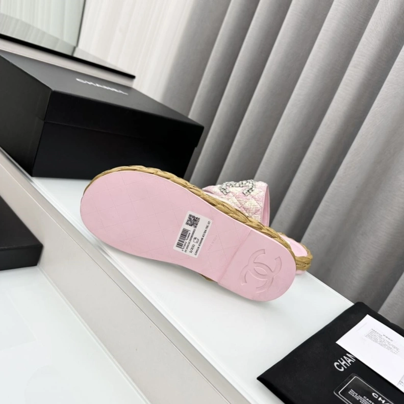 Trendsetting Chxnxl Slippers 119027