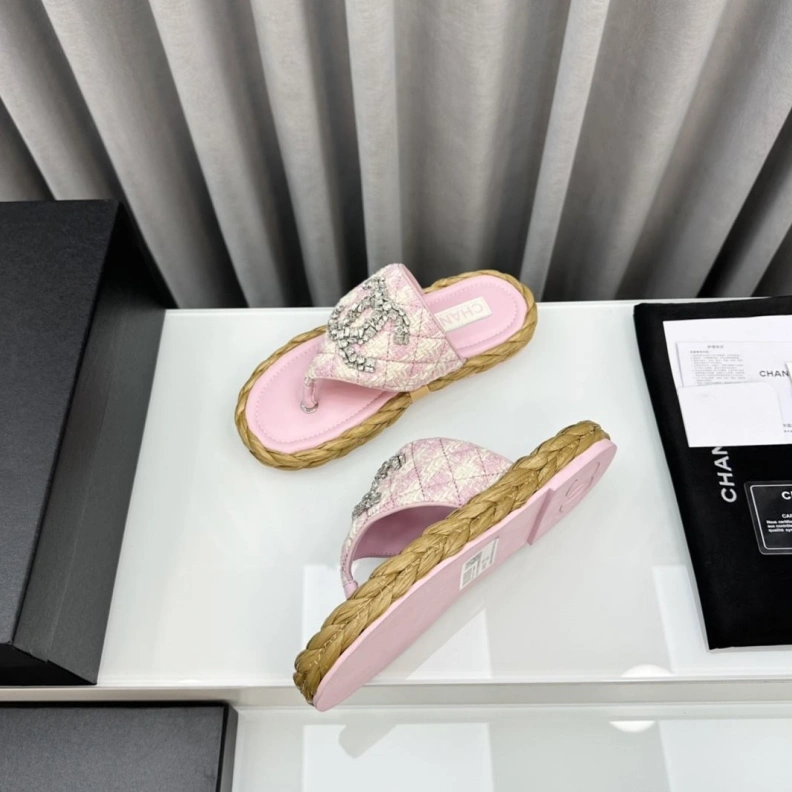 Trendsetting Chxnxl Slippers 119027