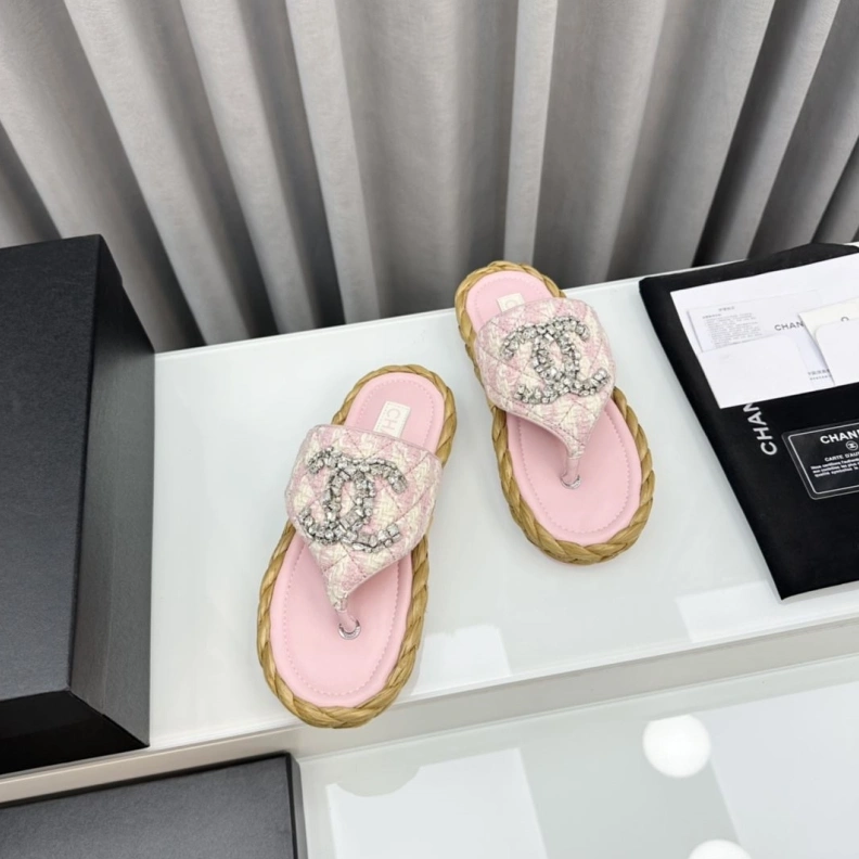 Trendsetting Chxnxl Slippers 119027