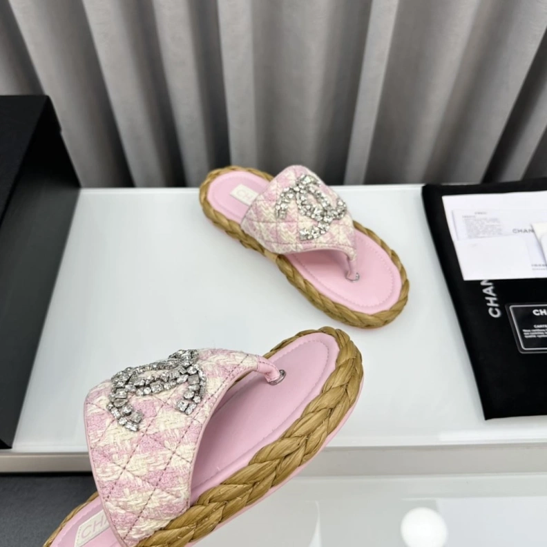 Trendsetting Chxnxl Slippers 119027