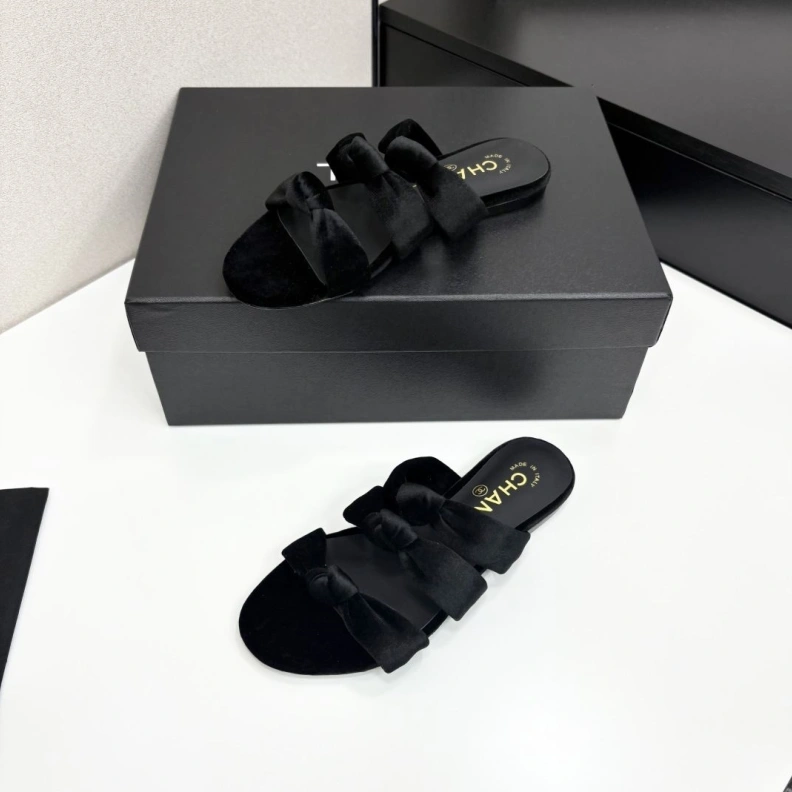 Durable Chxnxl Slippers 119006