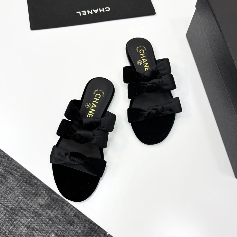 Durable Chxnxl Slippers 119006