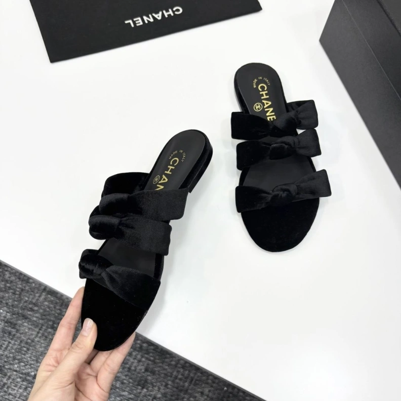 Durable Chxnxl Slippers 119006