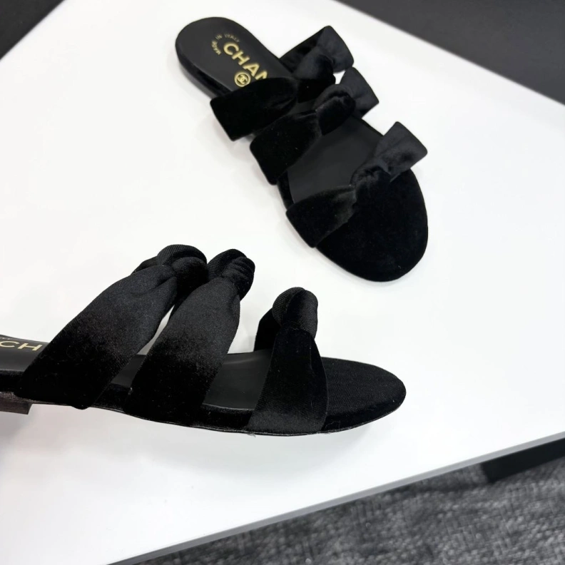 Durable Chxnxl Slippers 119006