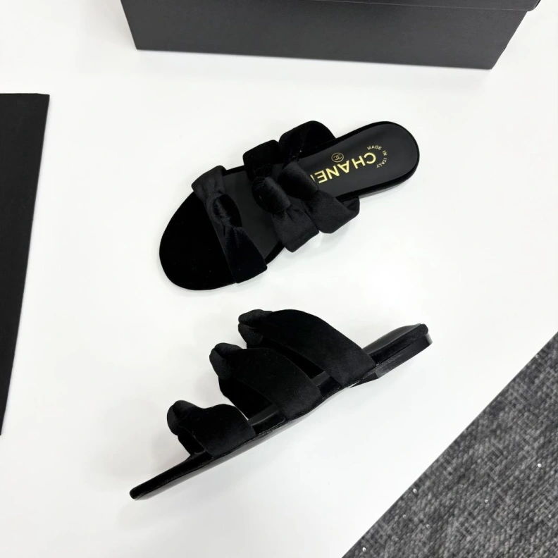 Durable Chxnxl Slippers 119006
