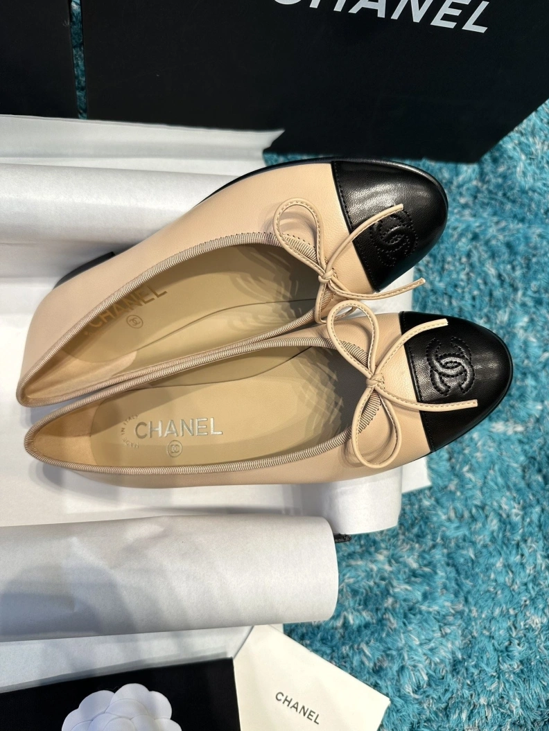 Unique Chxnxl Flat Shoes 119519