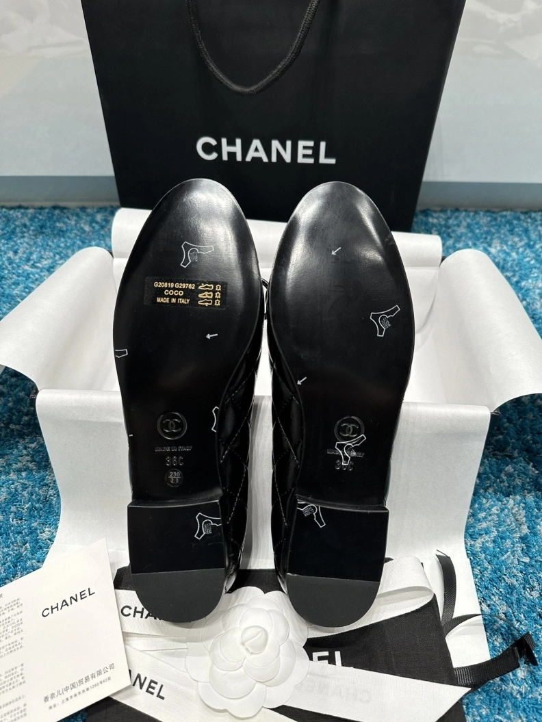Compact Chxnxl Flat Shoes 119517