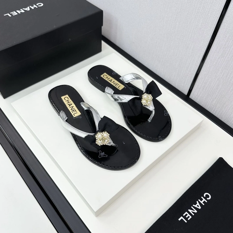 Bright Chxnxl Slippers 119022
