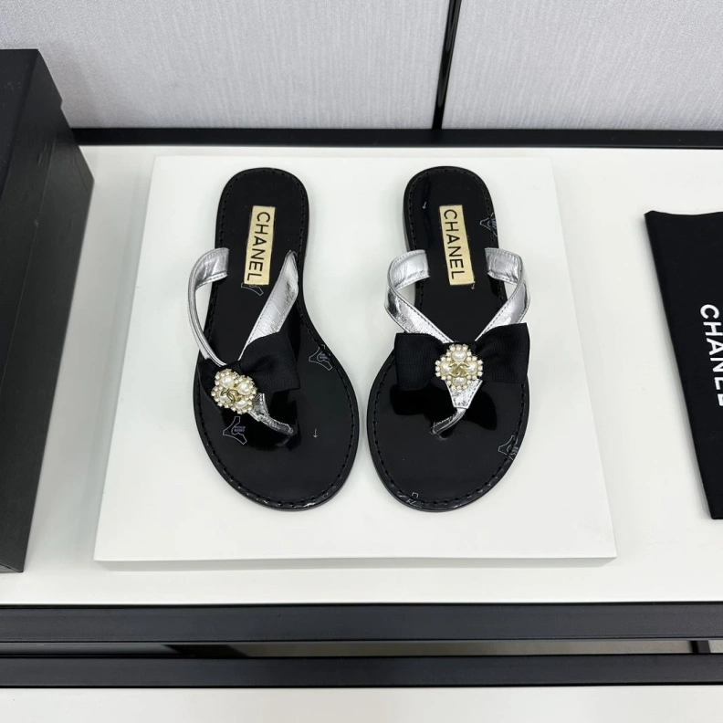 Bright Chxnxl Slippers 119022