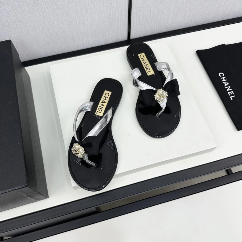 Bright Chxnxl Slippers 119022