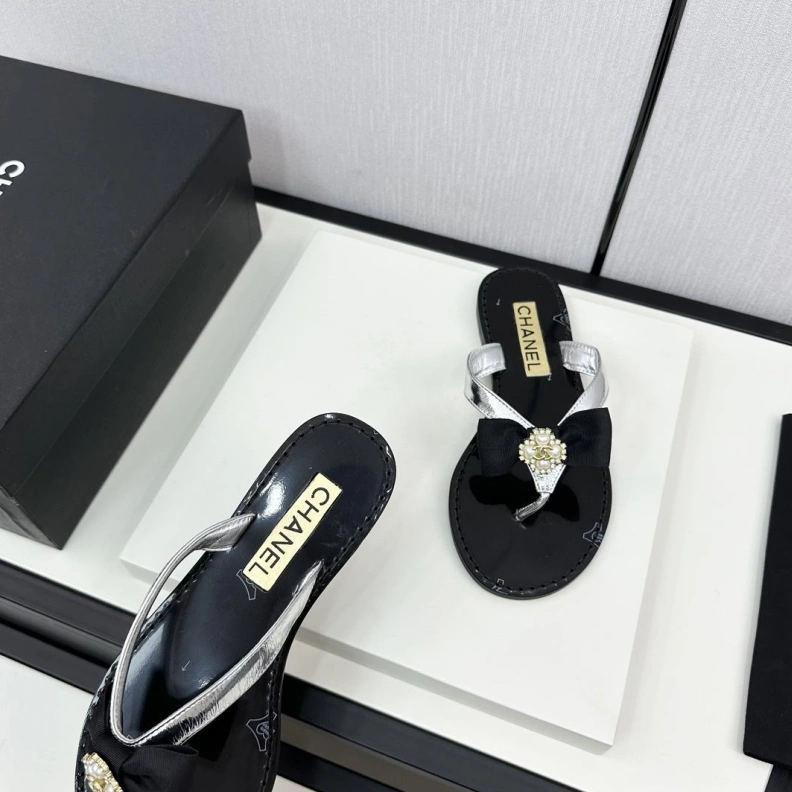 Bright Chxnxl Slippers 119022