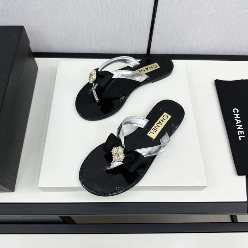 Bright Chxnxl Slippers 119022