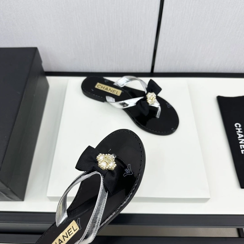Bright Chxnxl Slippers 119022