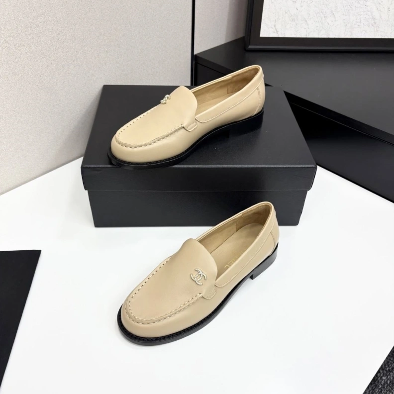 Bold Chxnxl Leather Shoes 119323