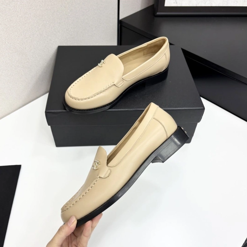Bold Chxnxl Leather Shoes 119323