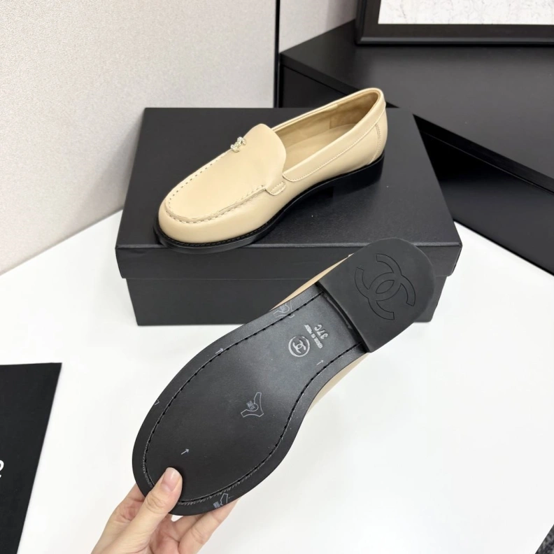 Bold Chxnxl Leather Shoes 119323