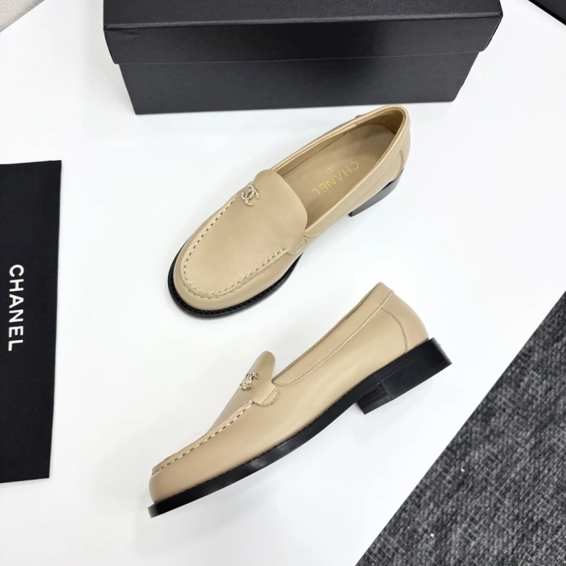 Bold Chxnxl Leather Shoes 119323