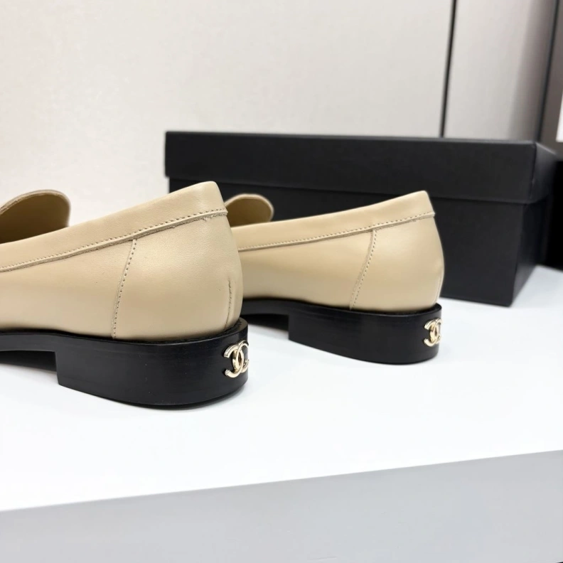 Bold Chxnxl Leather Shoes 119323