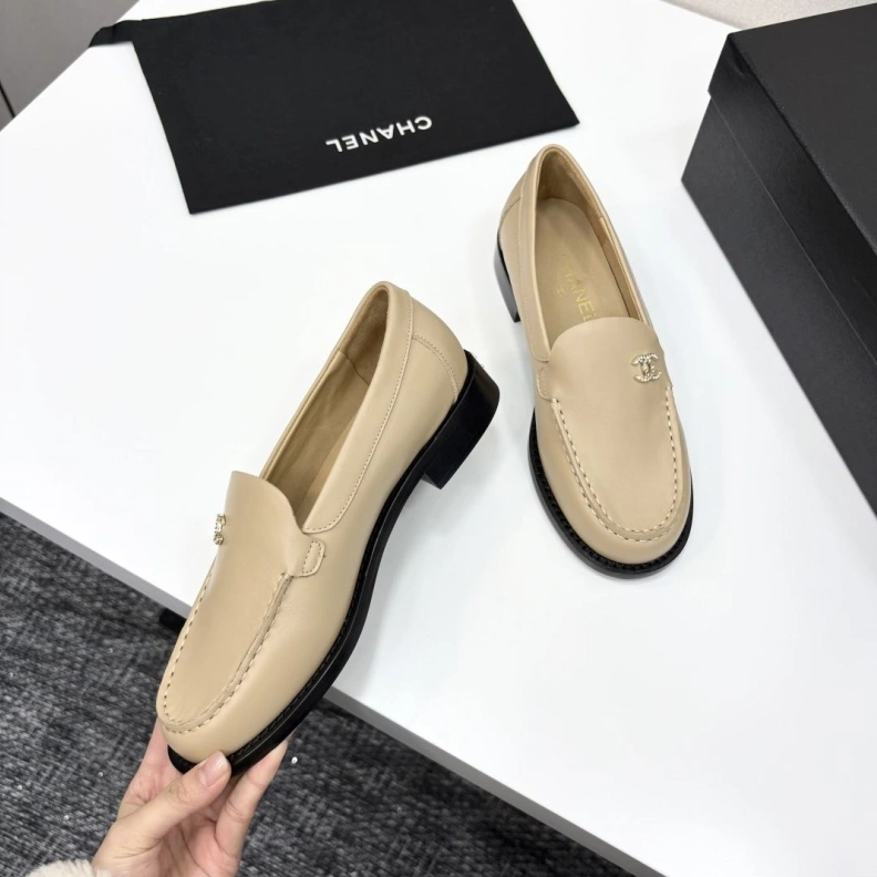Bold Chxnxl Leather Shoes 119323