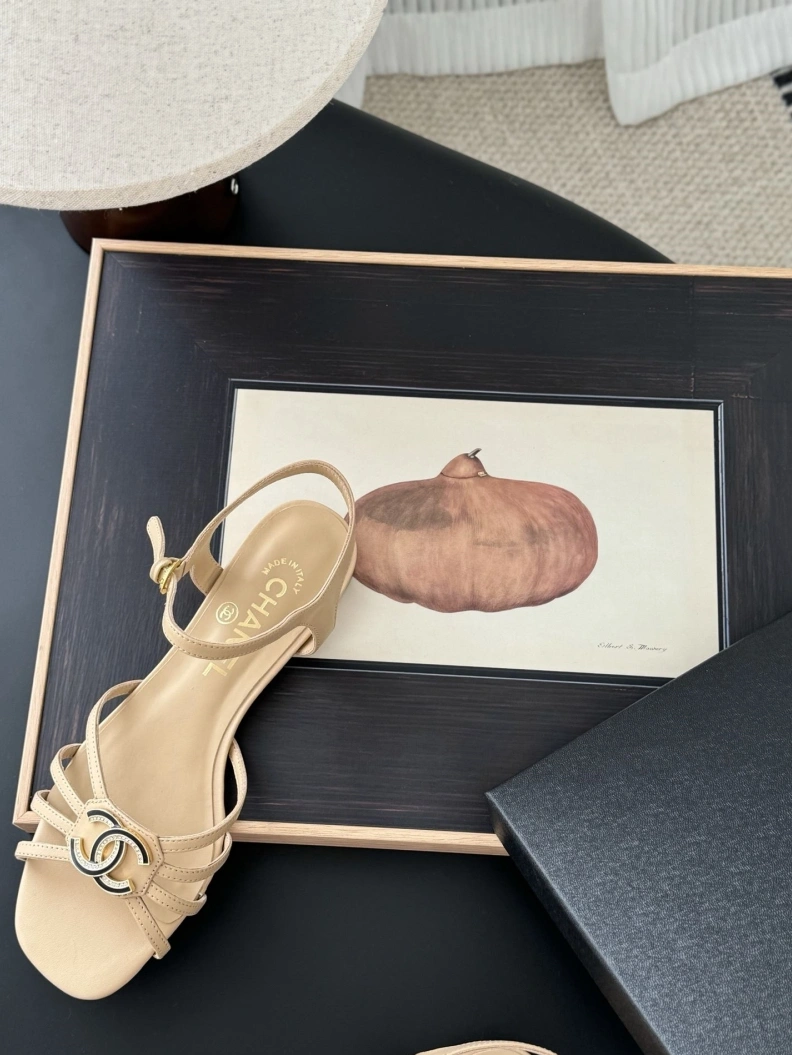 Trendsetting Chxnxl Sandals 119257