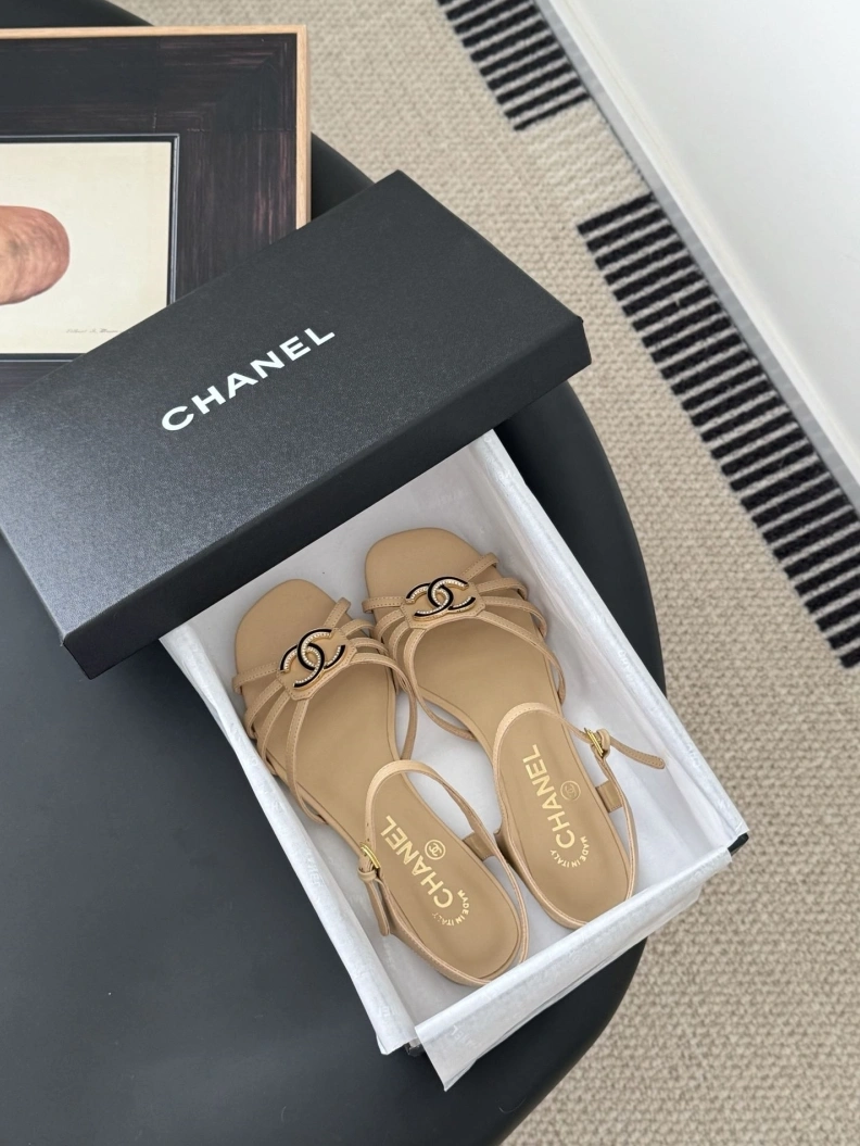 Trendsetting Chxnxl Sandals 119257